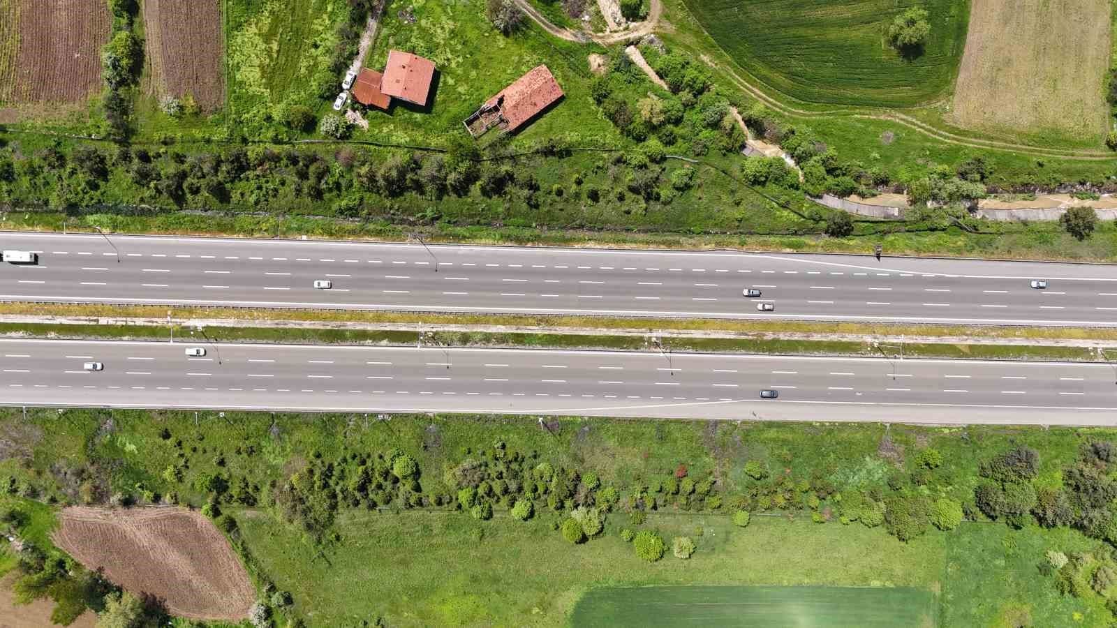 Bolu geçişinde bayram trafiği akıcı seyrediyor 7 bolu gecisinde bayram trafigi akici seyrediyor 3 dbC71n6s