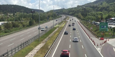 bolu-gecisinde-bayram-trafigi-akici-seyrediyor-pgqnR8rB.jpg