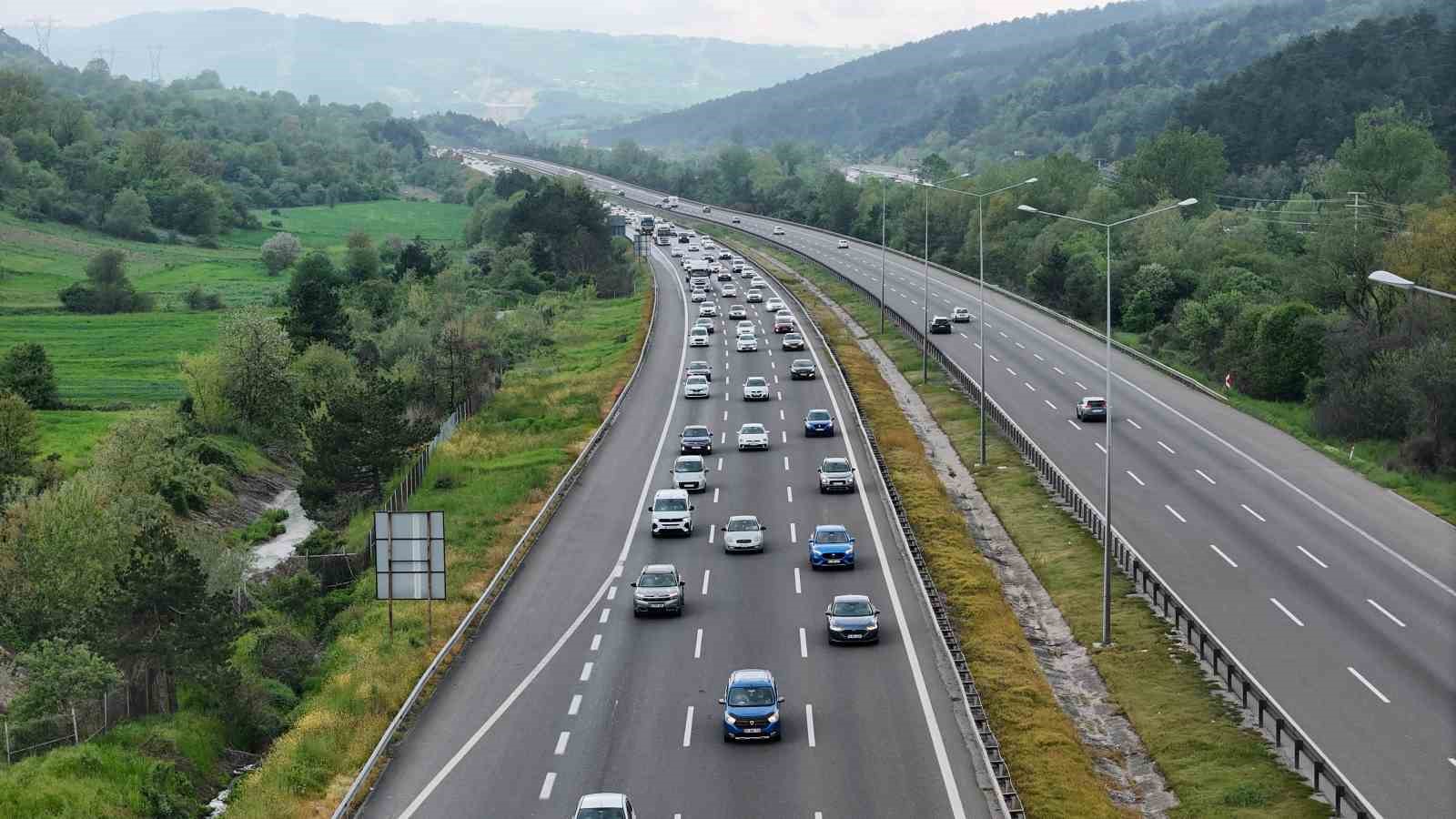 bolu gecisinde bayram trafigi artti 2