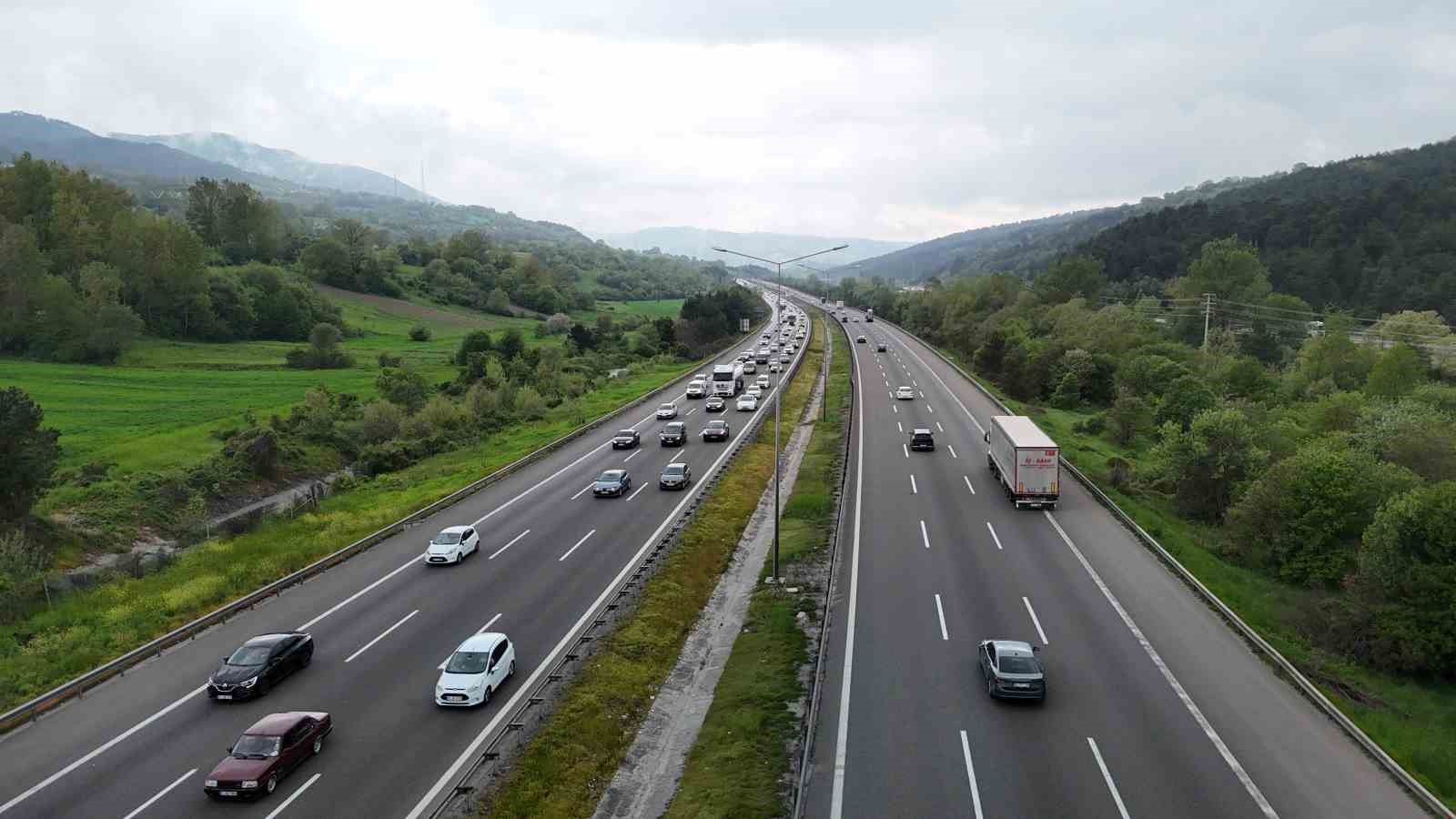 bolu gecisinde bayram trafigi artti 3 Q8i4qwXy