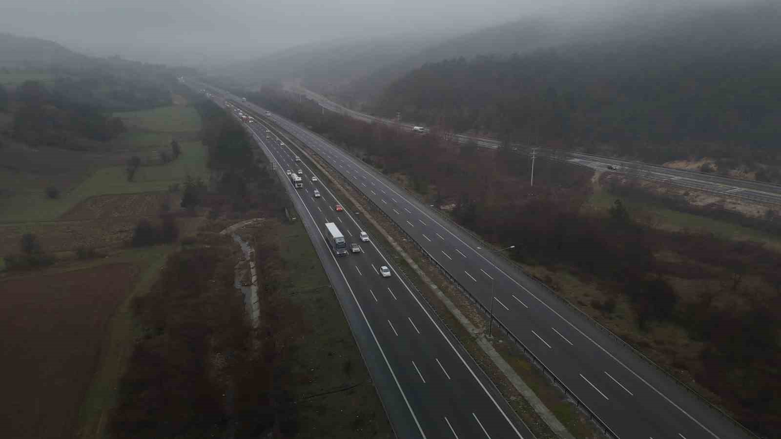 Bolu geçişinde bayram trafiği başladı 5 bolu gecisinde bayram trafigi basladi 1 gd782llL