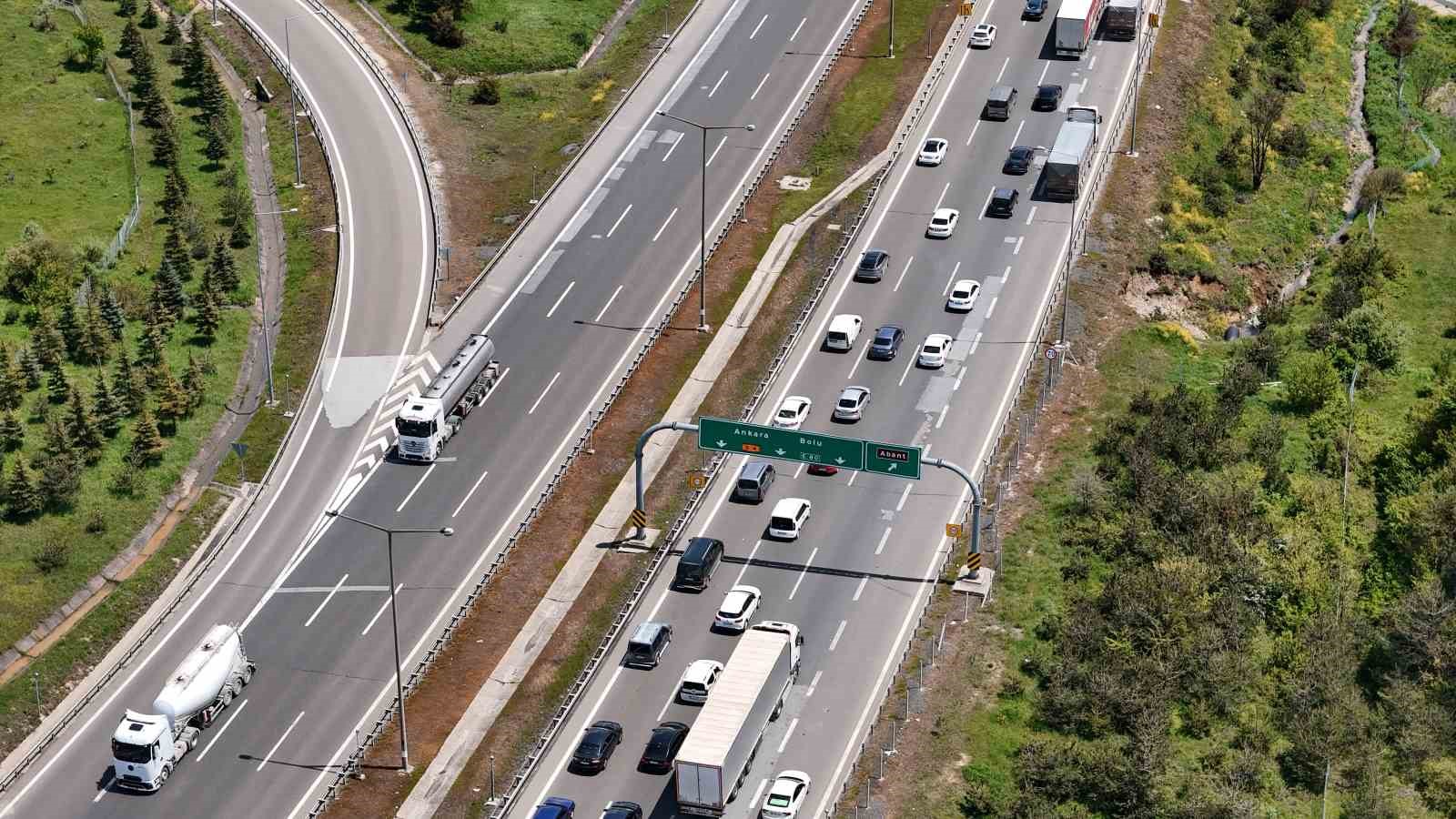 bolu gecisinde bayram trafigi erken basladi yollarda uzun kuyruklar olustu 1 z9lbG2M1