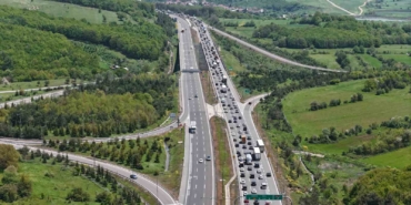 bolu-gecisinde-bayram-trafigi-erken-basladi-yollarda-uzun-kuyruklar-olustu-dbp5CJzh.jpg