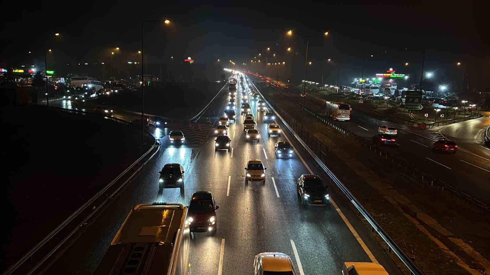 bolu gecisinde bayram trafigi kilit 3 7XwBwCXz