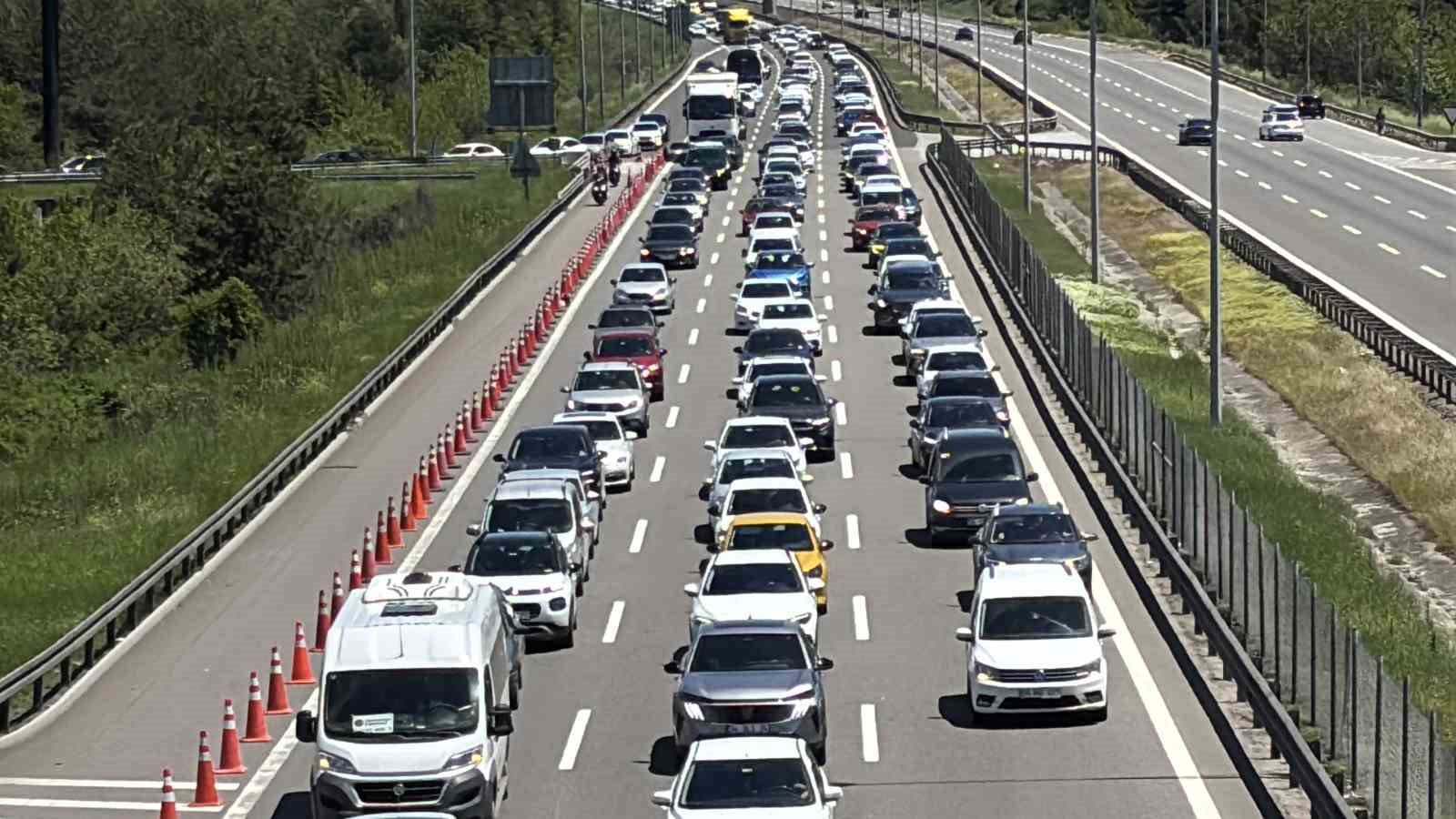 bolu gecisinde trafik durma noktasina geldi 1 wwl4wDES