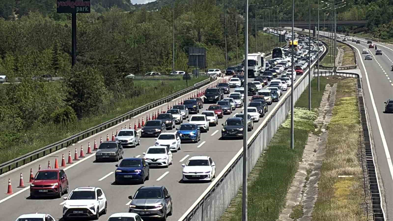 bolu gecisinde trafik durma noktasina geldi 2