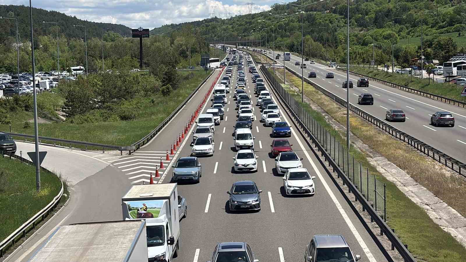 bolu gecisinde trafik durma noktasina geldi 4 glsMAfuN