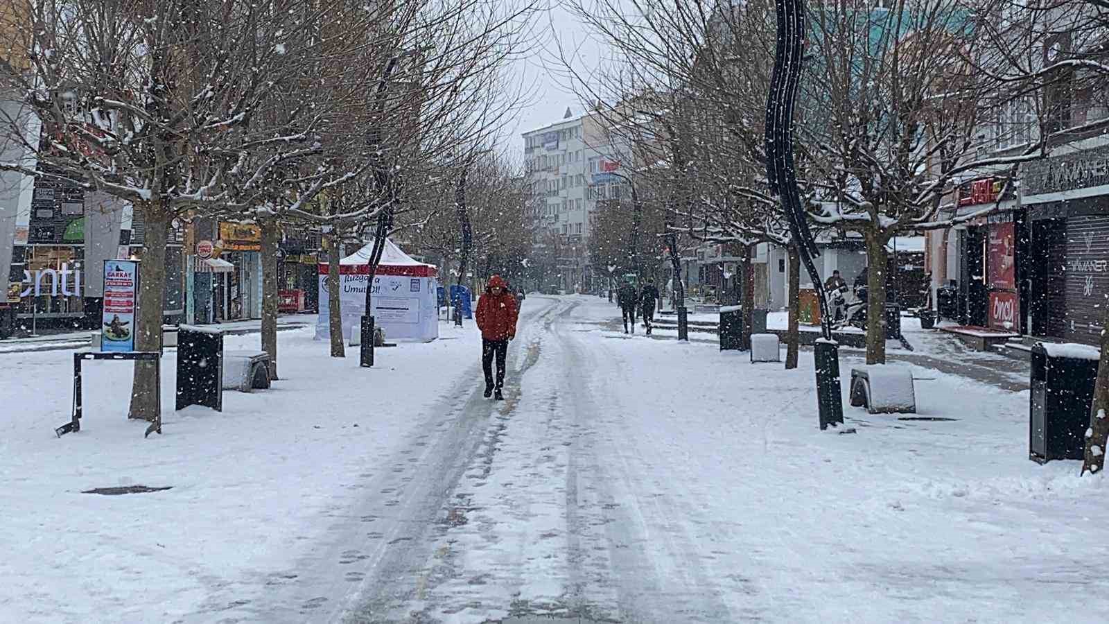 bolu gune beyaz ortuyle uyandi 0 HVaXQT53