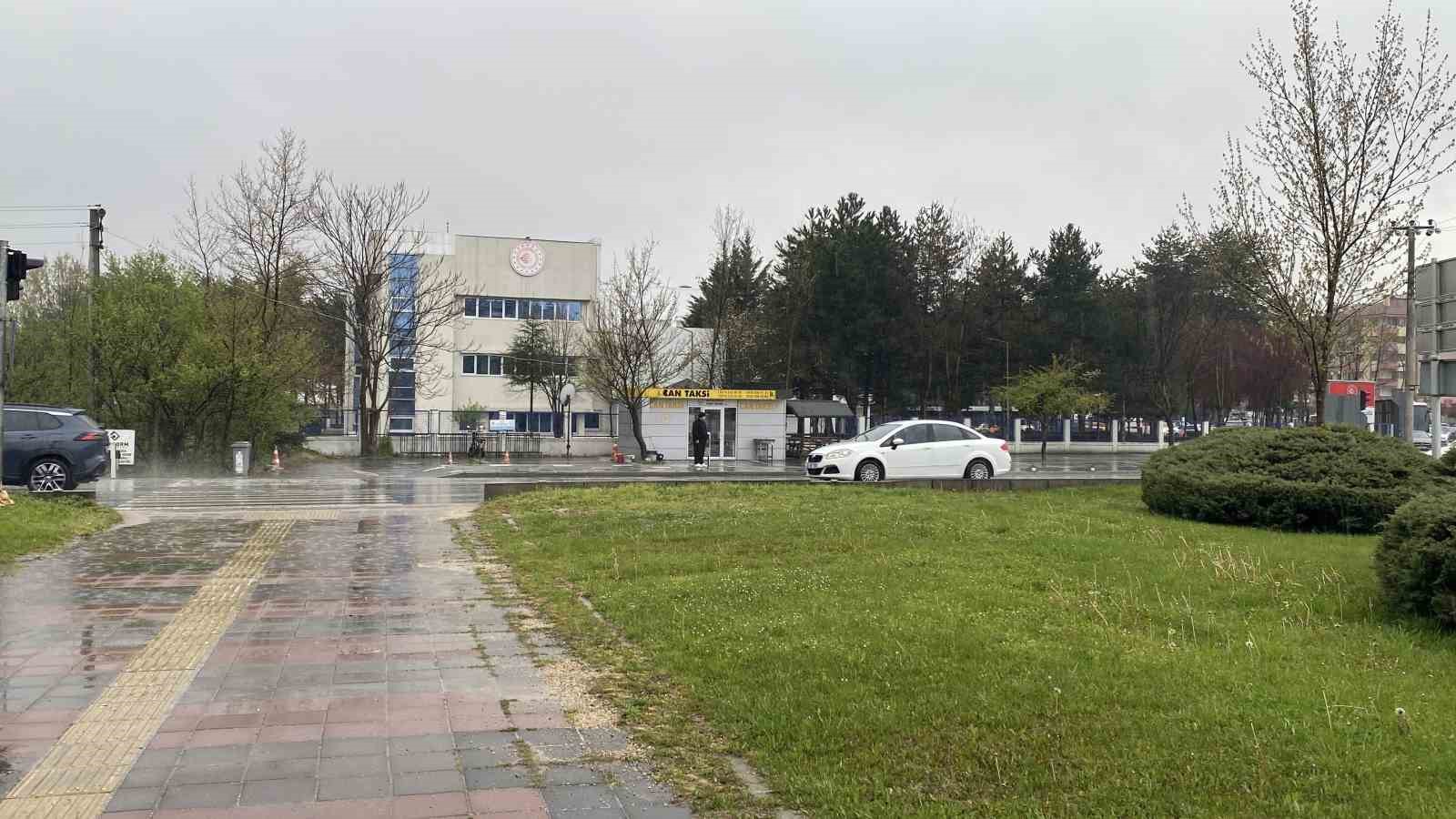 Bolu güne yağışla uyandı 5 bolu gune yagisla uyandi 1 4YqbfkKK