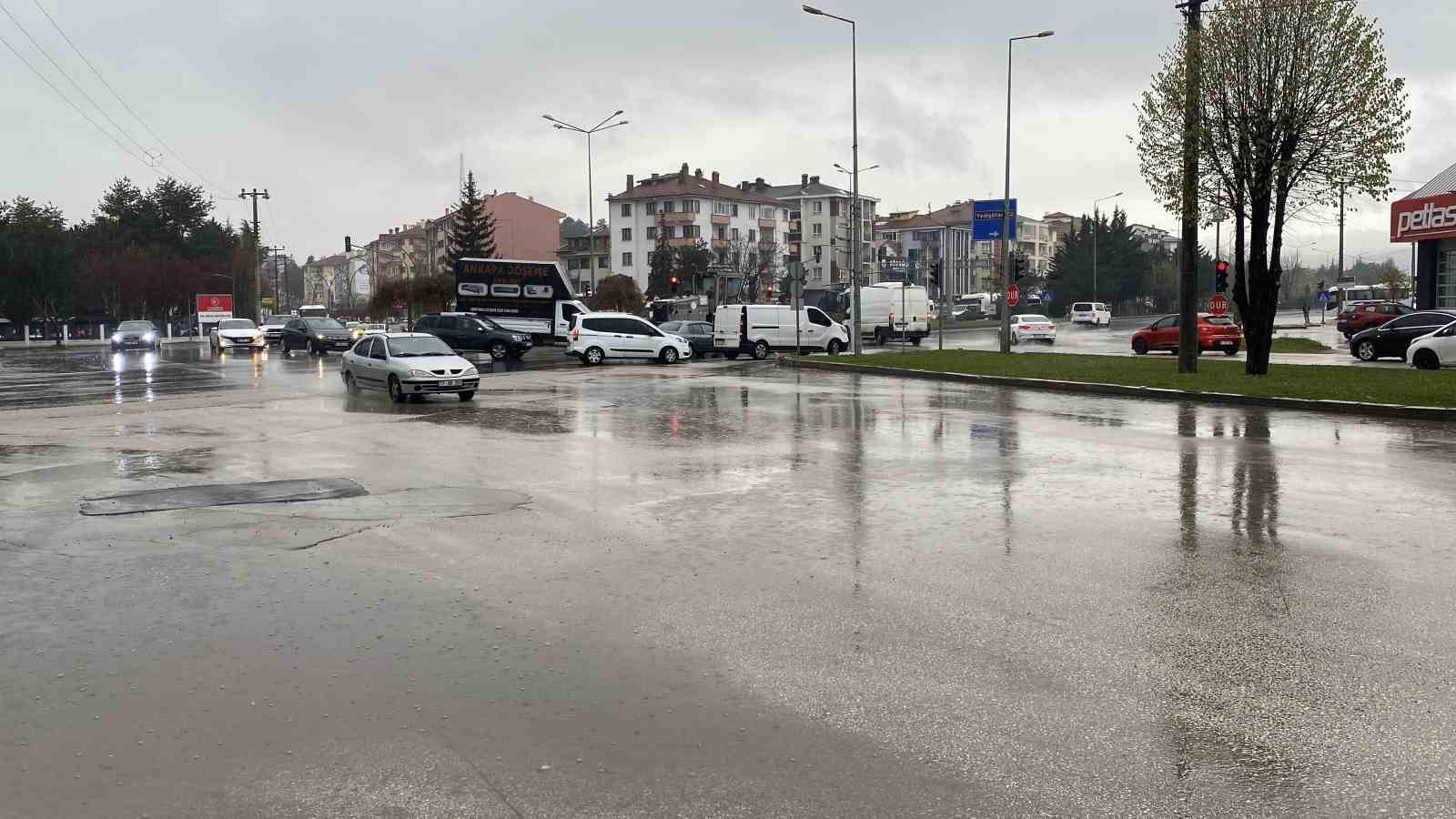 Bolu güne yağışla uyandı 6 bolu gune yagisla uyandi 2 R4pqIwbD