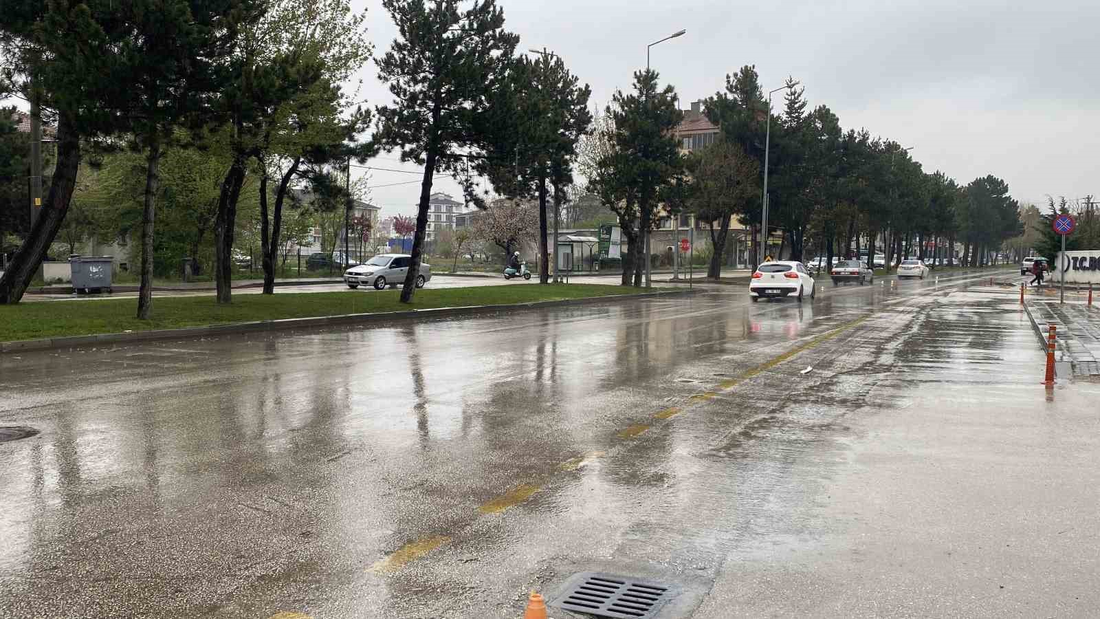 Bolu güne yağışla uyandı 7 bolu gune yagisla uyandi 3 jWUBwHQN