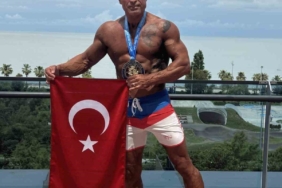 bolu-il-emniyet-mudur-yardimcisi-turker-uygur-dunya-sampiyonu-oldu-paSF15Nm.jpg