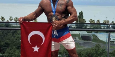bolu-il-emniyet-mudur-yardimcisi-turker-uygur-dunya-sampiyonu-oldu-paSF15Nm.jpg