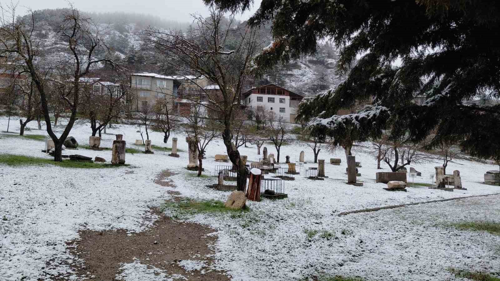 bolu martta yagan karla beyaza burundu 5 KDee95Ik