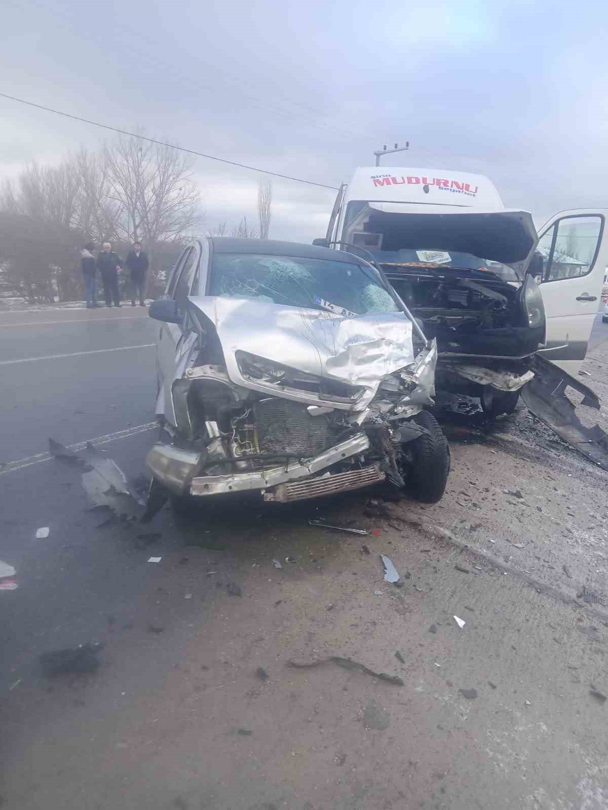 bolu mudurnu yolunda feci kaza 1i agir 10 yarali 2 pls8F5BS