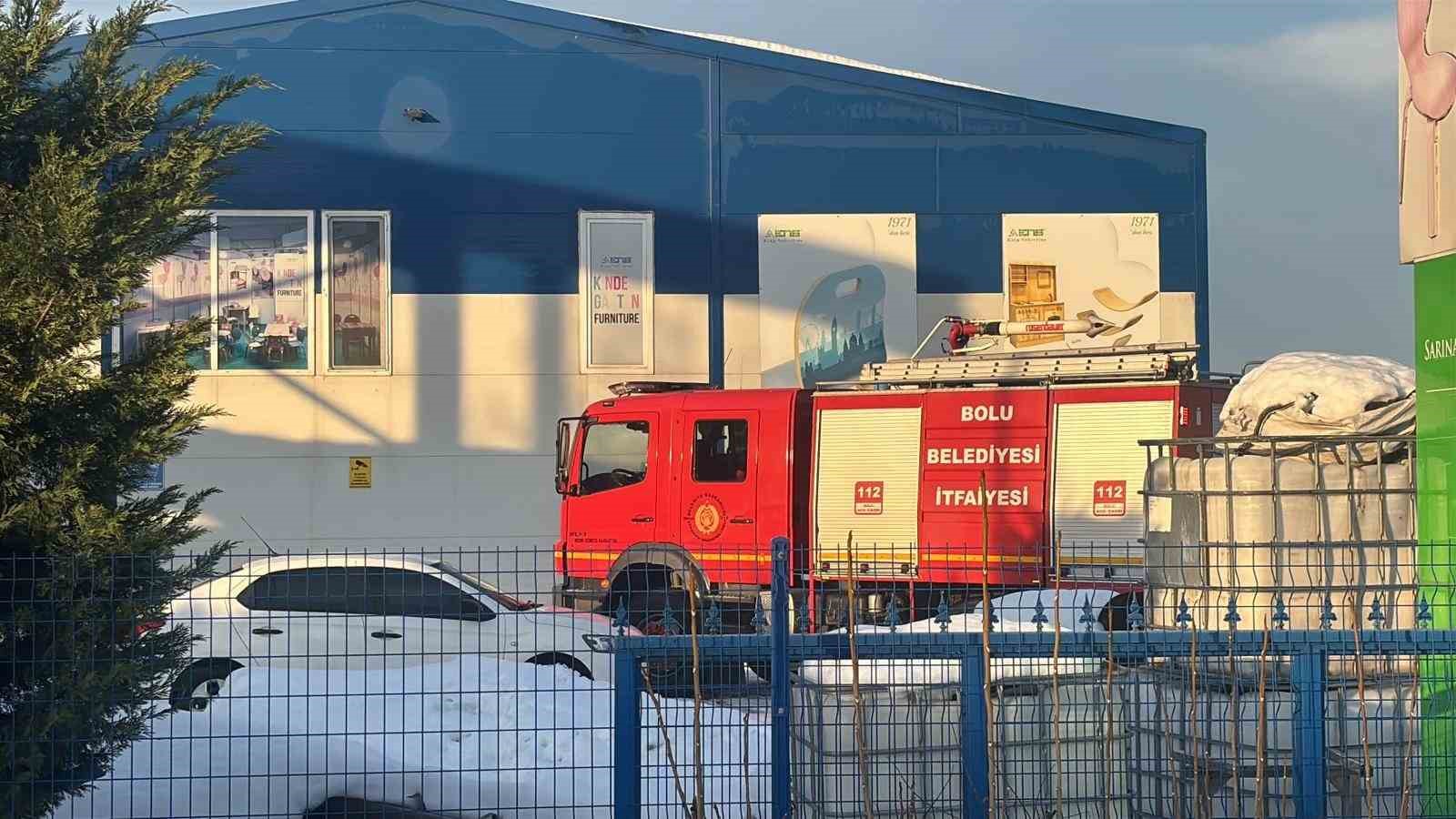 bolu osbde mobilya imalat fabrikasinda yangin panigi isciler mudahale etti 3 j8XrsLG6