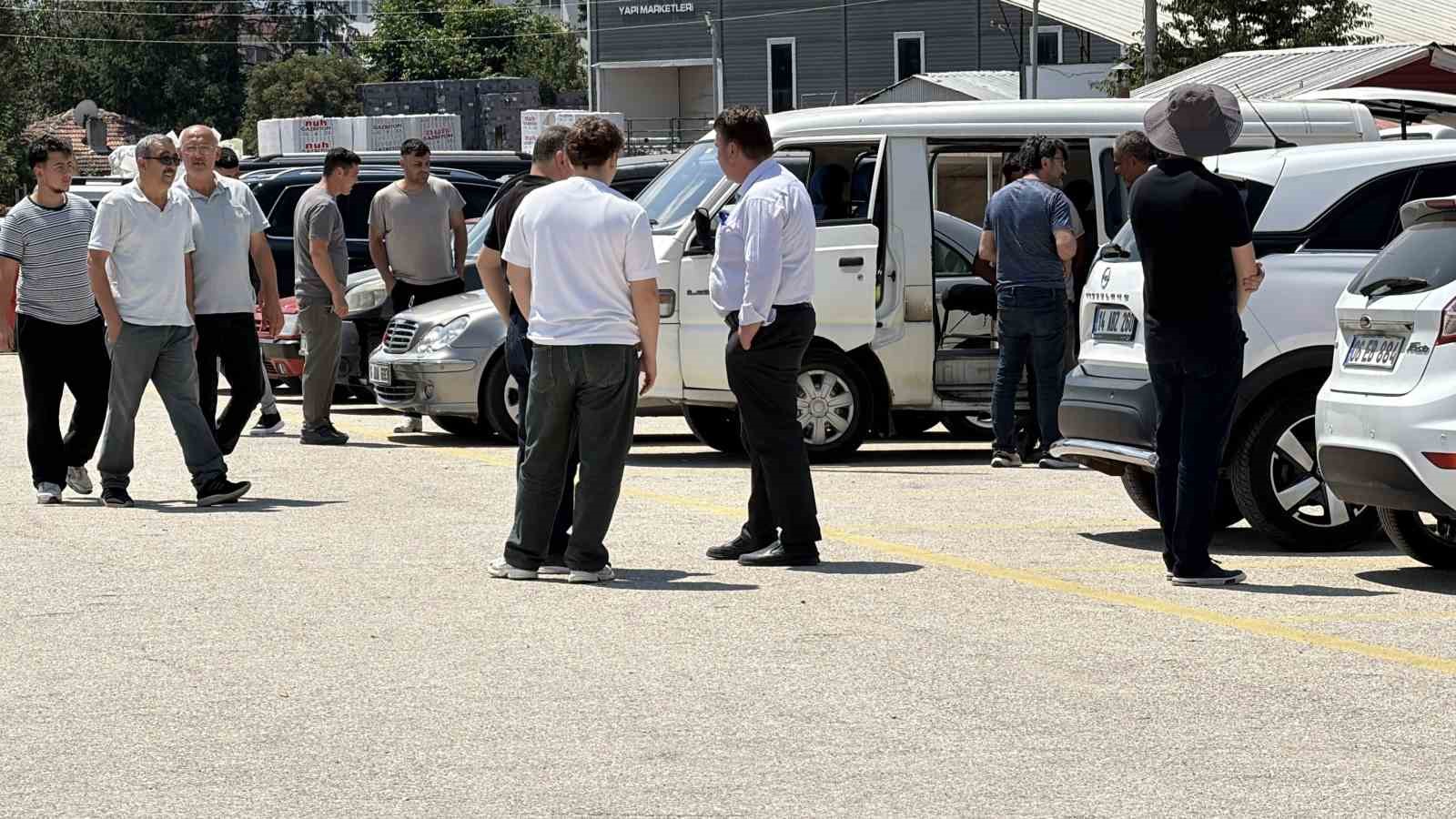 Bolu Oto Pazarı’nda araç çok, satış yok 7 bolu oto pazarinda arac cok satis yok 3 WNw2kkw7