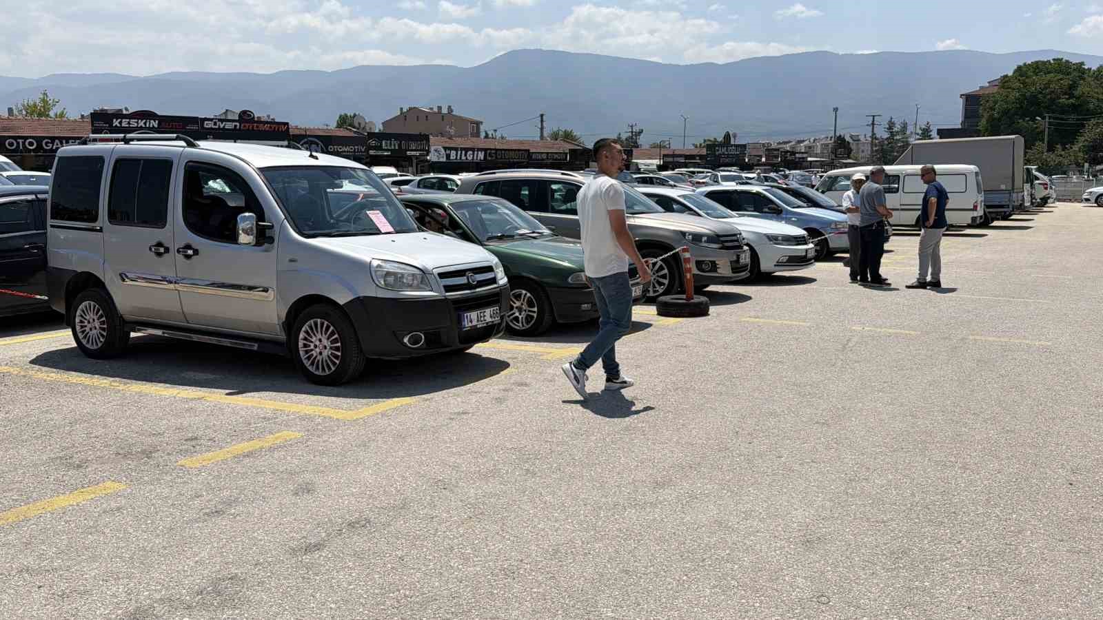 Bolu Oto Pazarı’nda araç çok, satış yok 9 bolu oto pazarinda arac cok satis yok 5 luyqQhO3