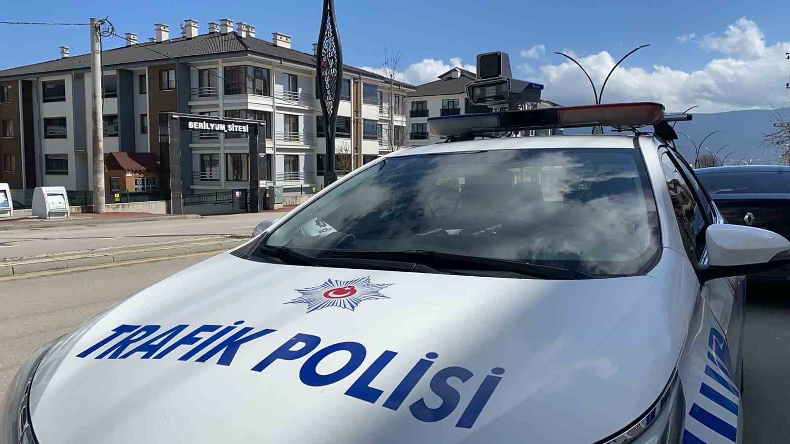 bolu sokaklarinda trafidar mesaisi asiri hiz yapanlar yandi 0 AqwyYsbf