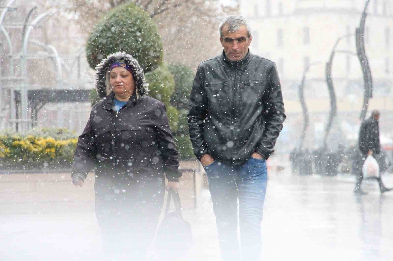 bolu valiliginden yogun kar uyarisi 20 santimi asacak 1 FR85lLnT