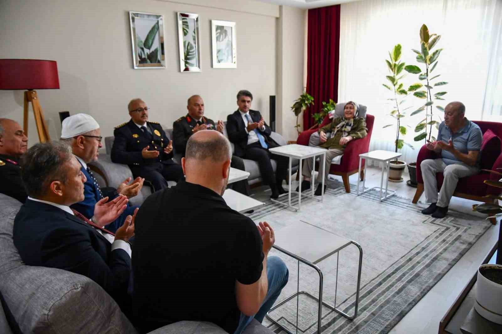 Bolu’da 15 Temmuz şehidinin ailesine vefa ziyareti 4 boluda 15 temmuz sehidinin ailesine vefa ziyareti 0 ceHICkWk
