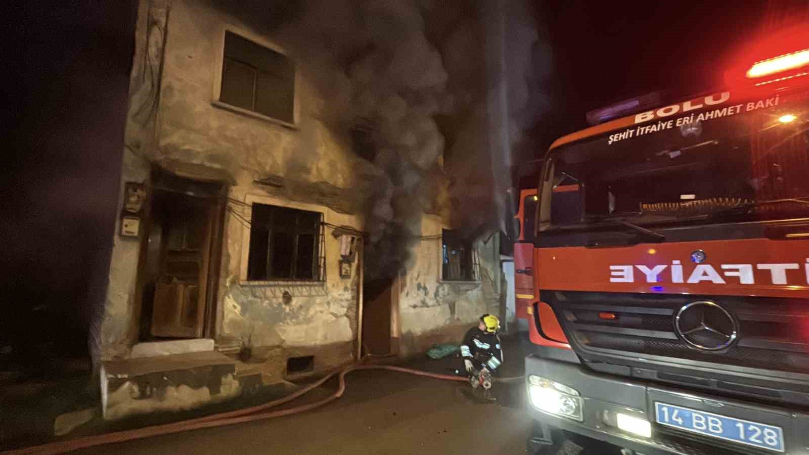 Bolu’da 2 katlı ahşap evde sobadan kaynaklı yangın çıktı: 1 yaralı 6 boluda 2 katli ahsap evde sobadan kaynakli yangin cikti 1 yarali 2 2ZJehO4b