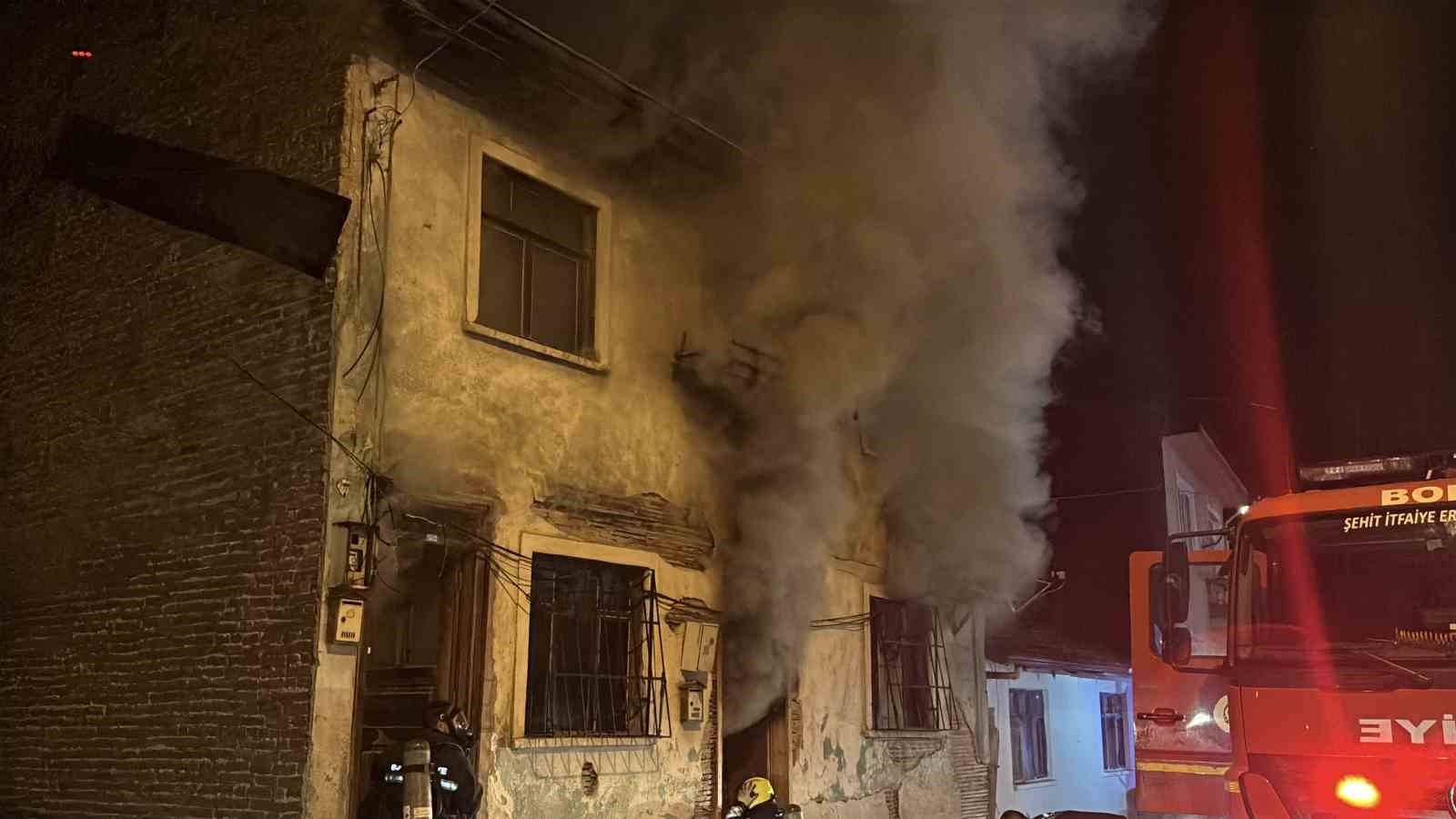 Bolu’da 2 katlı ahşap evde sobadan kaynaklı yangın çıktı: 1 yaralı 7 boluda 2 katli ahsap evde sobadan kaynakli yangin cikti 1 yarali 3 wEXKvCG2