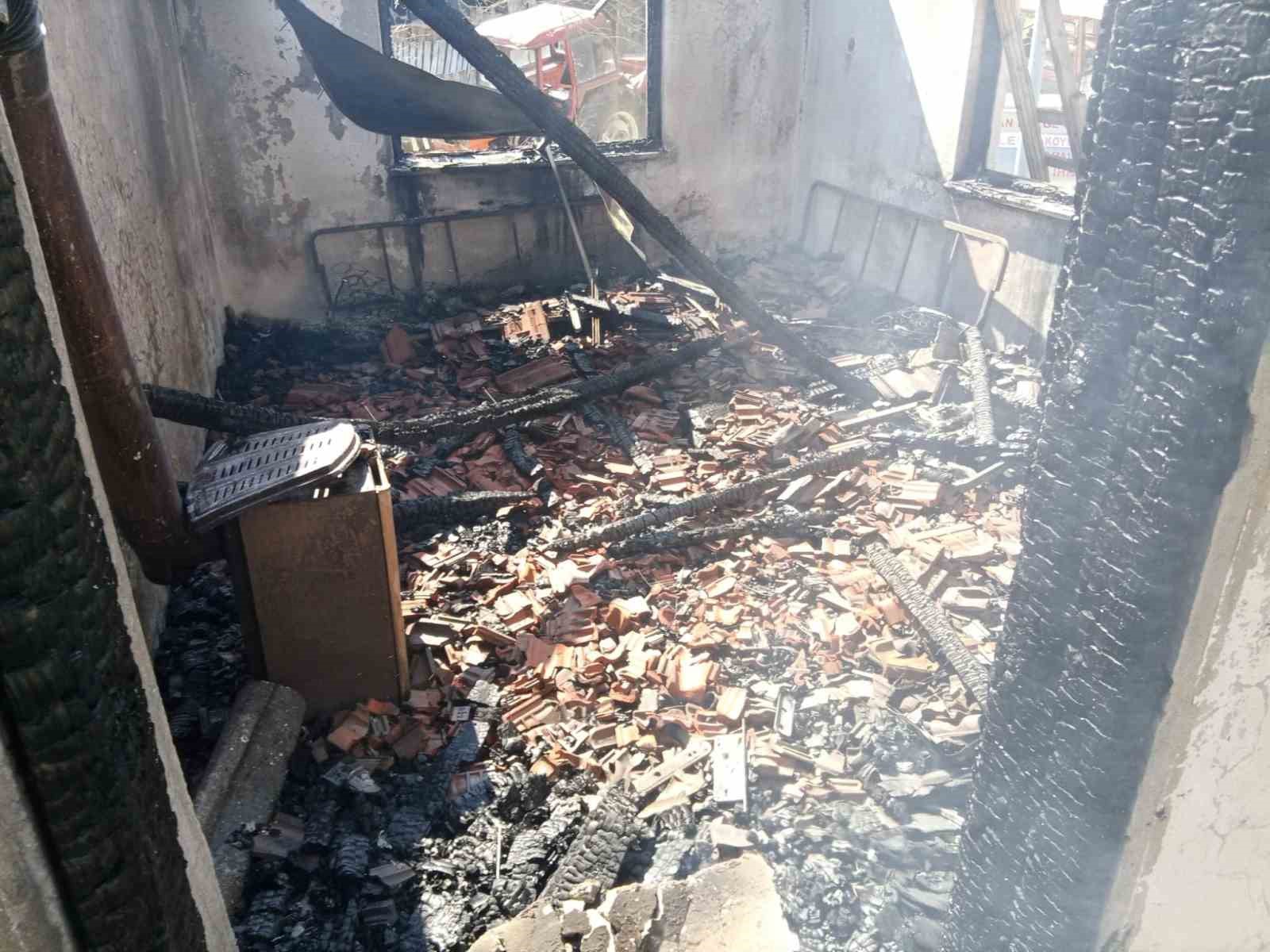 boluda 2 katli ev alevlere teslim oldu 1 vwkEMwIl