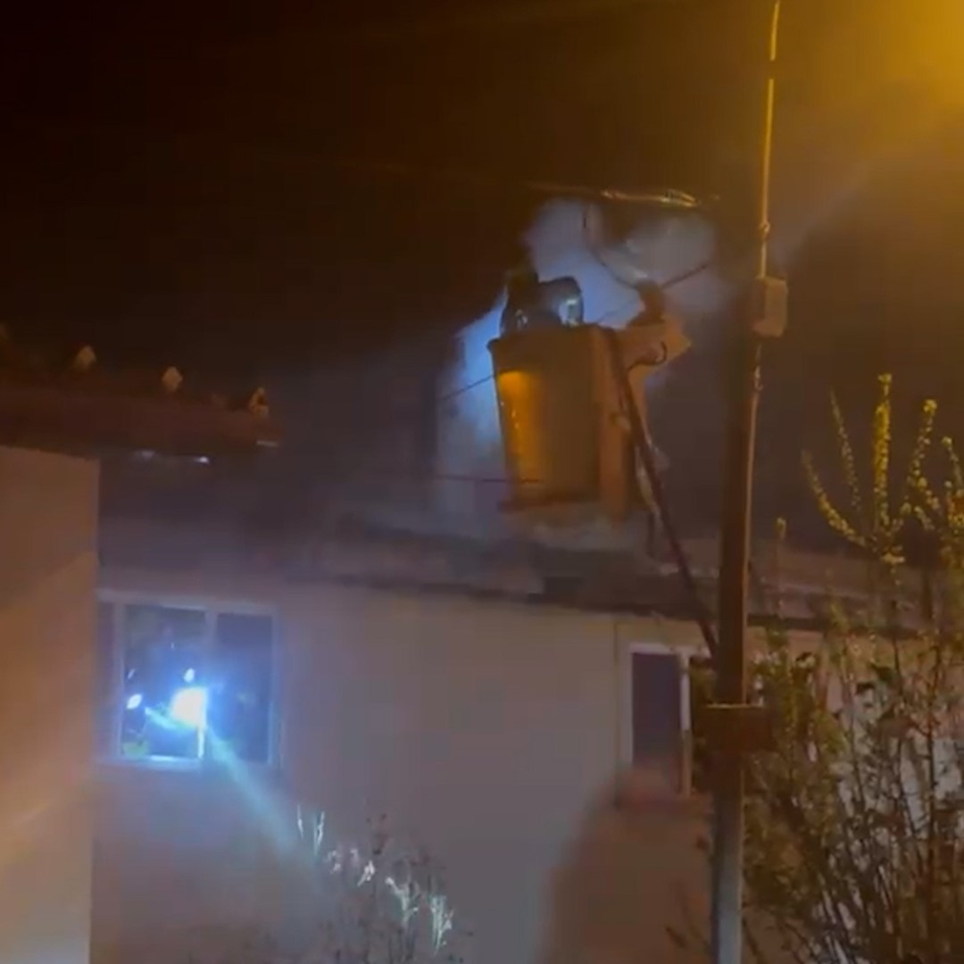 Bolu’da 2 katlı evin bacasında yangın 5 boluda 2 katli evin bacasinda yangin 1