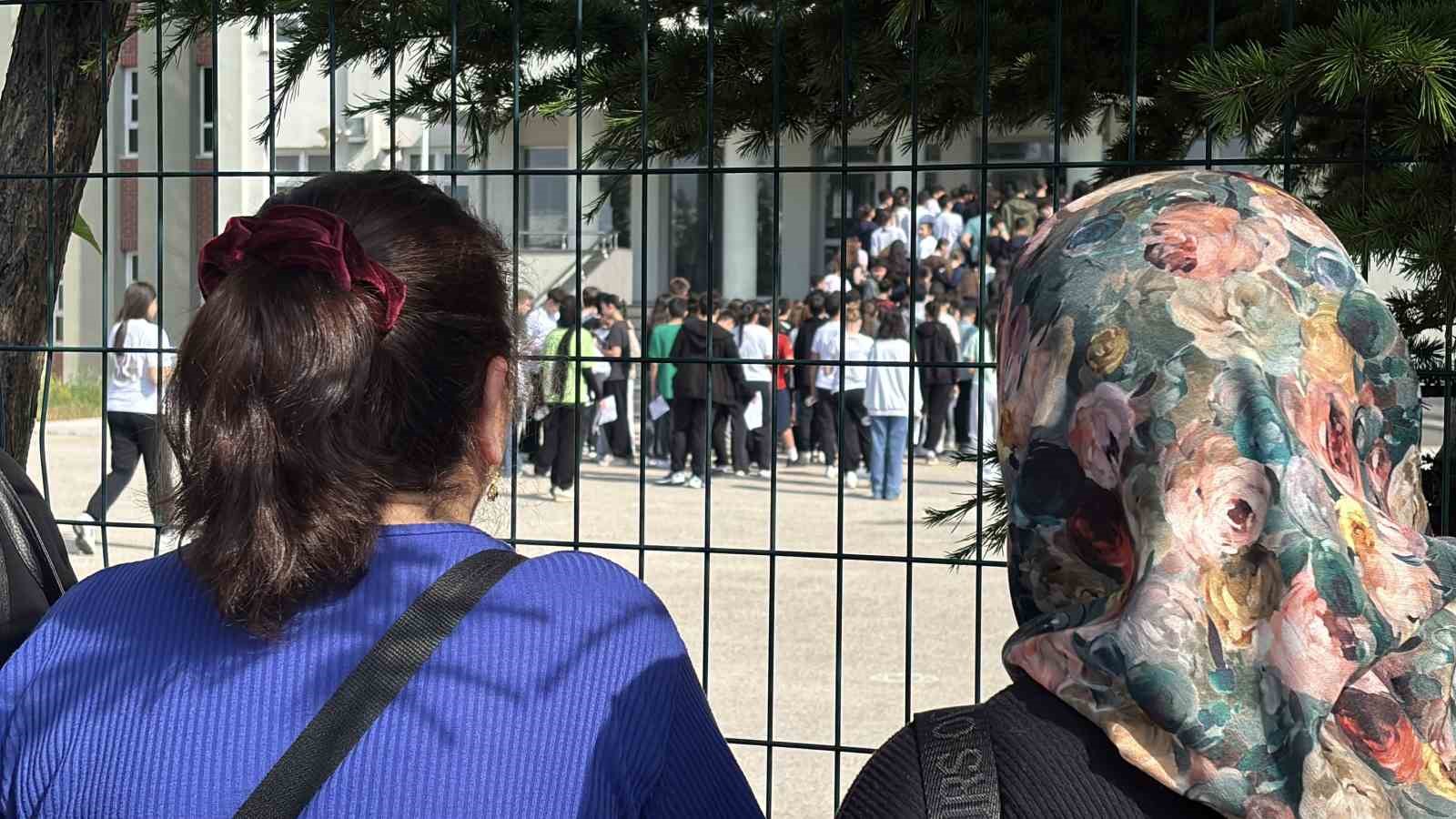 Bolu’da 3 bin 154 öğrenci LGS’de ter döktü 6 boluda 3 bin 154 ogrenci lgsde ter doktu 2 pqQw6UiU