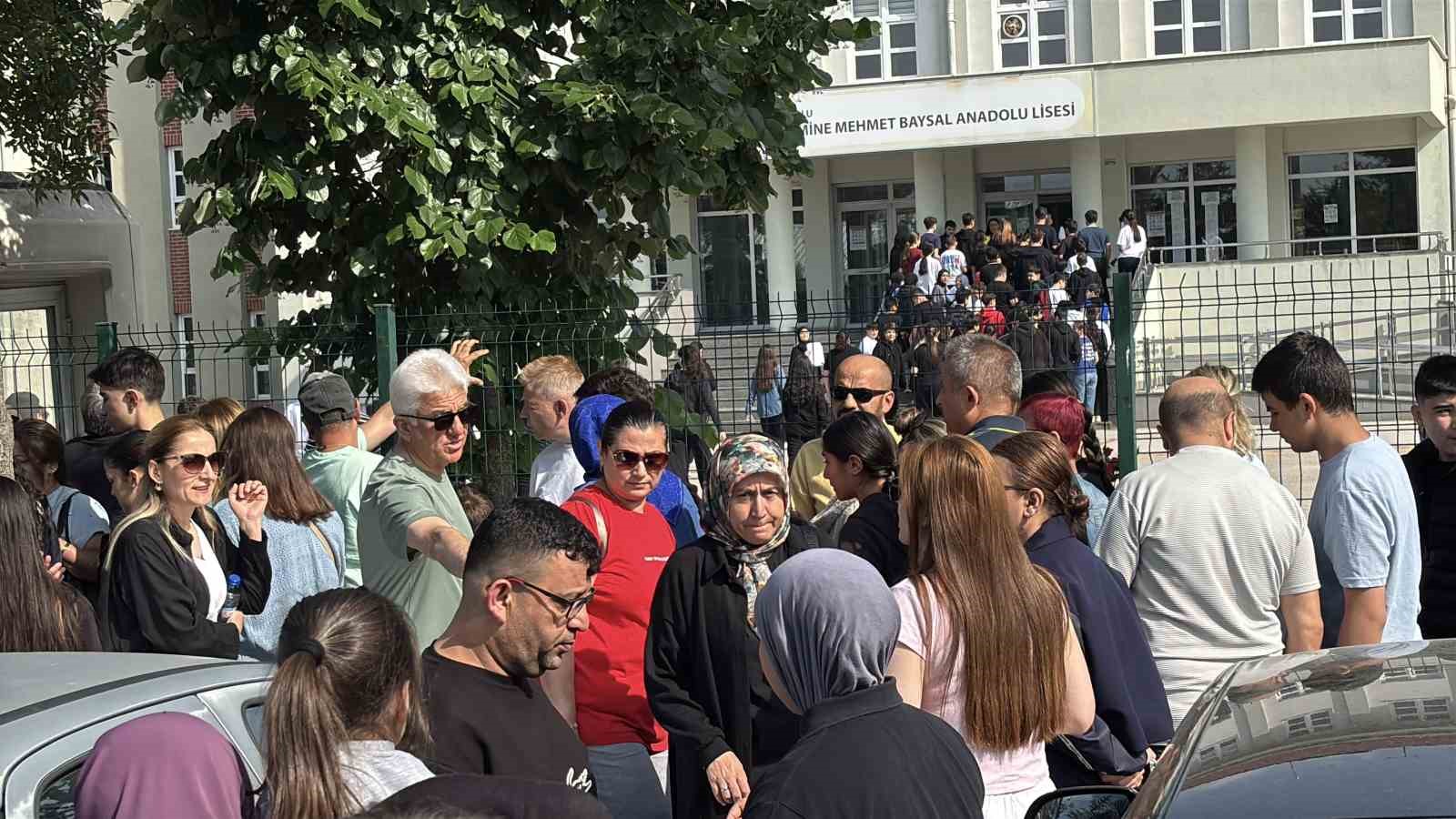 Bolu’da 3 bin 154 öğrenci LGS’de ter döktü 7 boluda 3 bin 154 ogrenci lgsde ter doktu 3 HcBhZ6CH