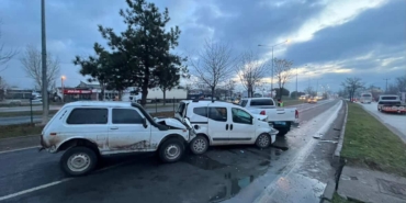 boluda-4-arac-zincirleme-kazaya-karisti-trafik-kilitlendi-d7vx1cu5.jpg