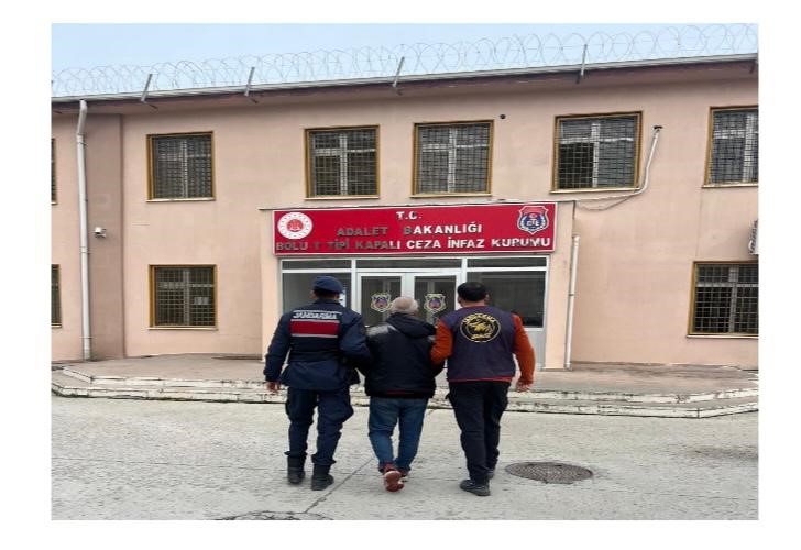 Bolu’da 40 yıl 10 ay hapis cezasıyla aranan firari hükümlü yakalandı 4 boluda 40 yil 10 ay hapis cezasiyla aranan firari hukumlu yakalandi 0 SDcWFtWh