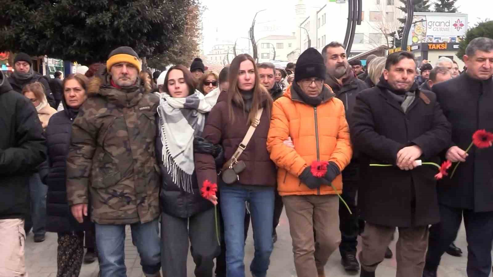 boluda 78 canin anisina sessiz yuruyus cinayet diye adlandirdigimiz olayda 8 tane evladimi yitirdim n6TMmqvs