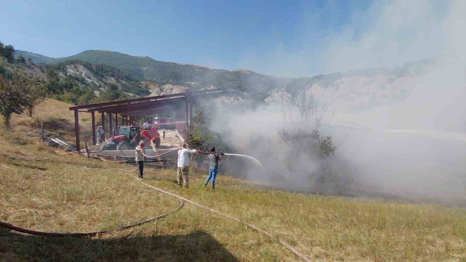 boluda ahir ve samanlik alev alev yandi ekipler ve koyluler seferber oldu 4 u6QygfQY