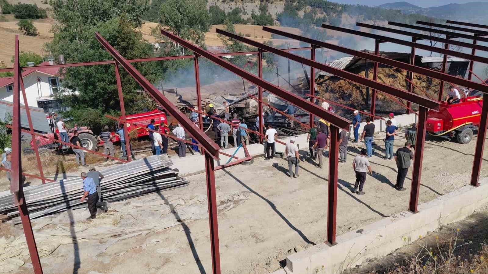 boluda ahir ve samanlik alev alev yandi ekipler ve koyluler seferber oldu 5 jkBOTNNZ