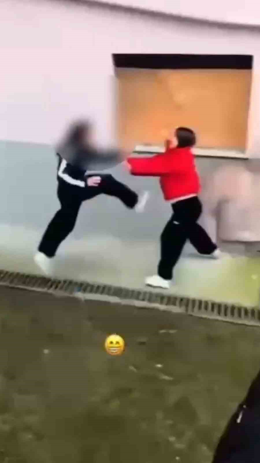 Bolu’da akran zorbalığı: Hem darp ettiler hem de ‘gülücük’ emojisiyle paylaştılar 5 boluda akran zorbaligi hem darp ettiler hem de gulucuk emojisiyle paylastilar 1 EuOrE7i7
