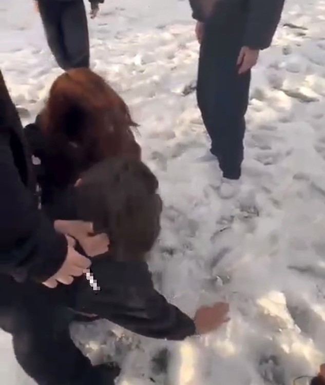 boluda akran zorbaligi ortaokul ogrencilerinin onunu kesip darp ettiler 3 diJVQlDK