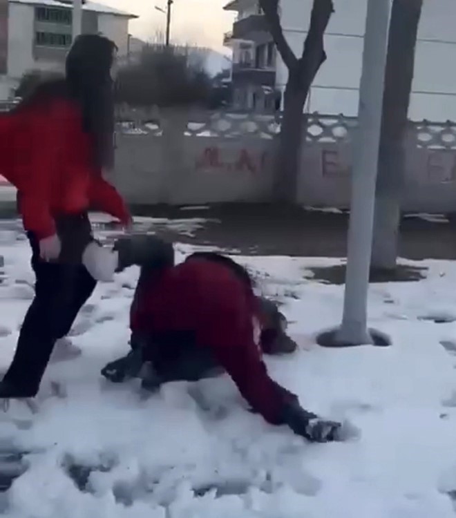 boluda akran zorbaligi ortaokul ogrencilerinin onunu kesip darp ettiler 4