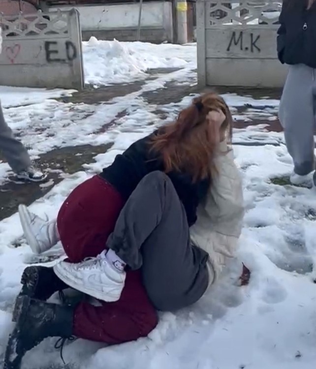 boluda akran zorbaligi ortaokul ogrencilerinin onunu kesip darp ettiler 5 O8Mjb6p1