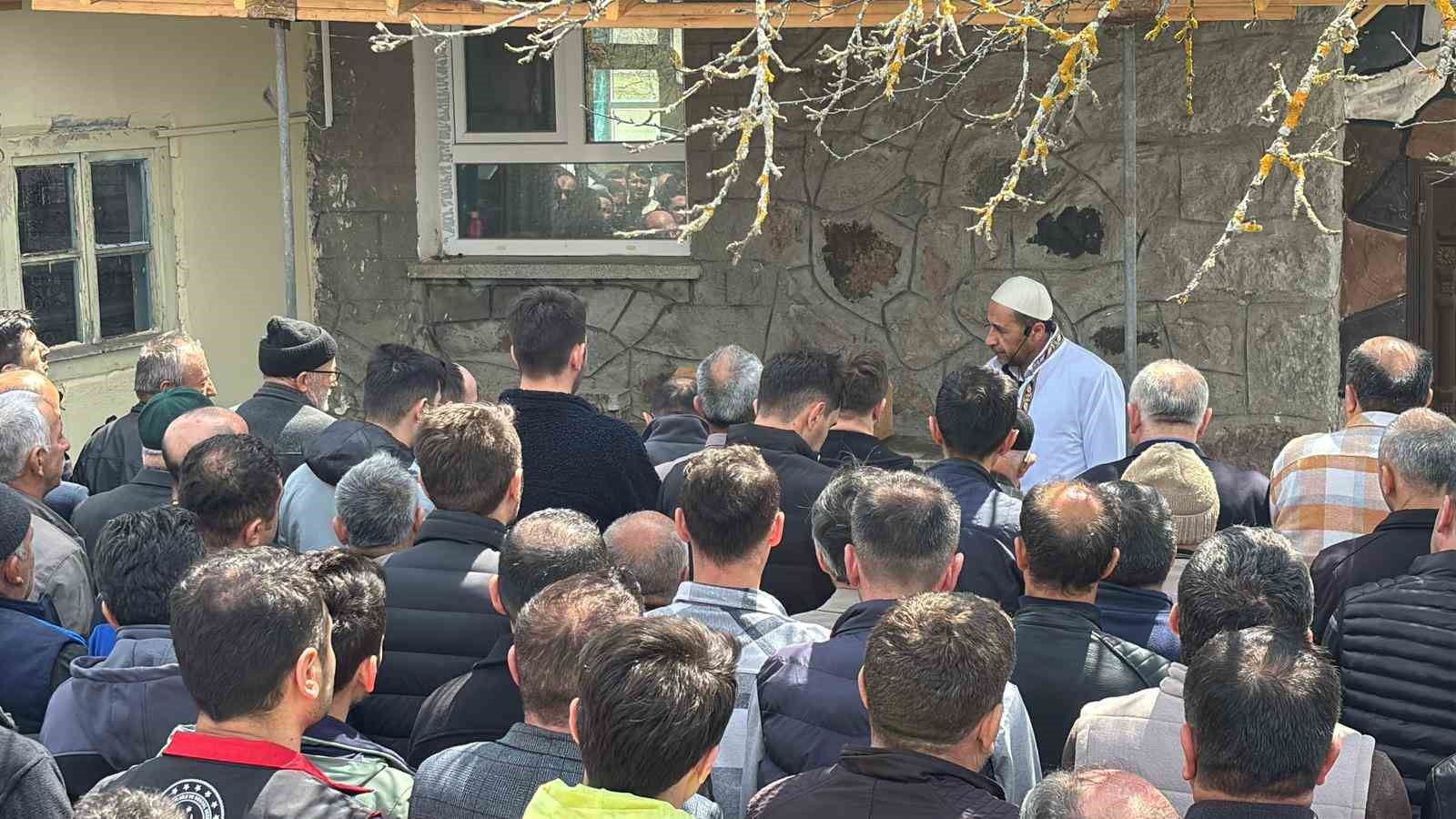 boluda annesinin oldurdugu 2 aylik ela bebek son yolculuguna ugurlandi 3