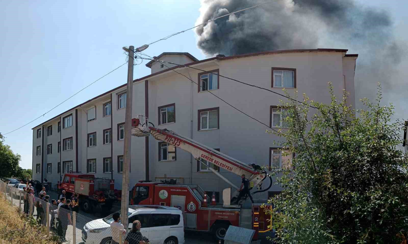boluda apartmanin cati kati alev alev yandi 0 NiHag4ps