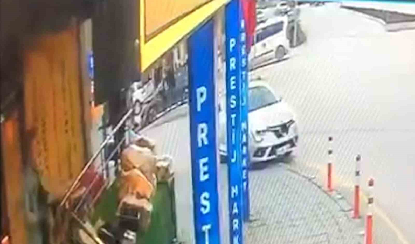Bolu’da aydınlatma direğine çarpan otomobil kamerada 4 boluda aydinlatma diregine carpan otomobil kamerada 0 K1LJIjpv