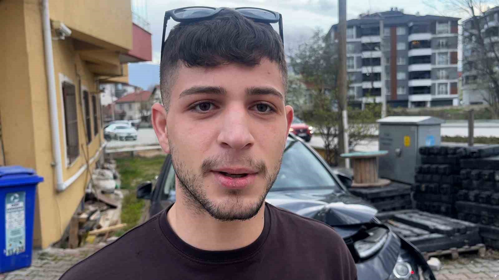 Bolu’da aydınlatma direğine çarpan otomobil kamerada 10 boluda aydinlatma diregine carpan otomobil kamerada 6 QZ4HmTlE