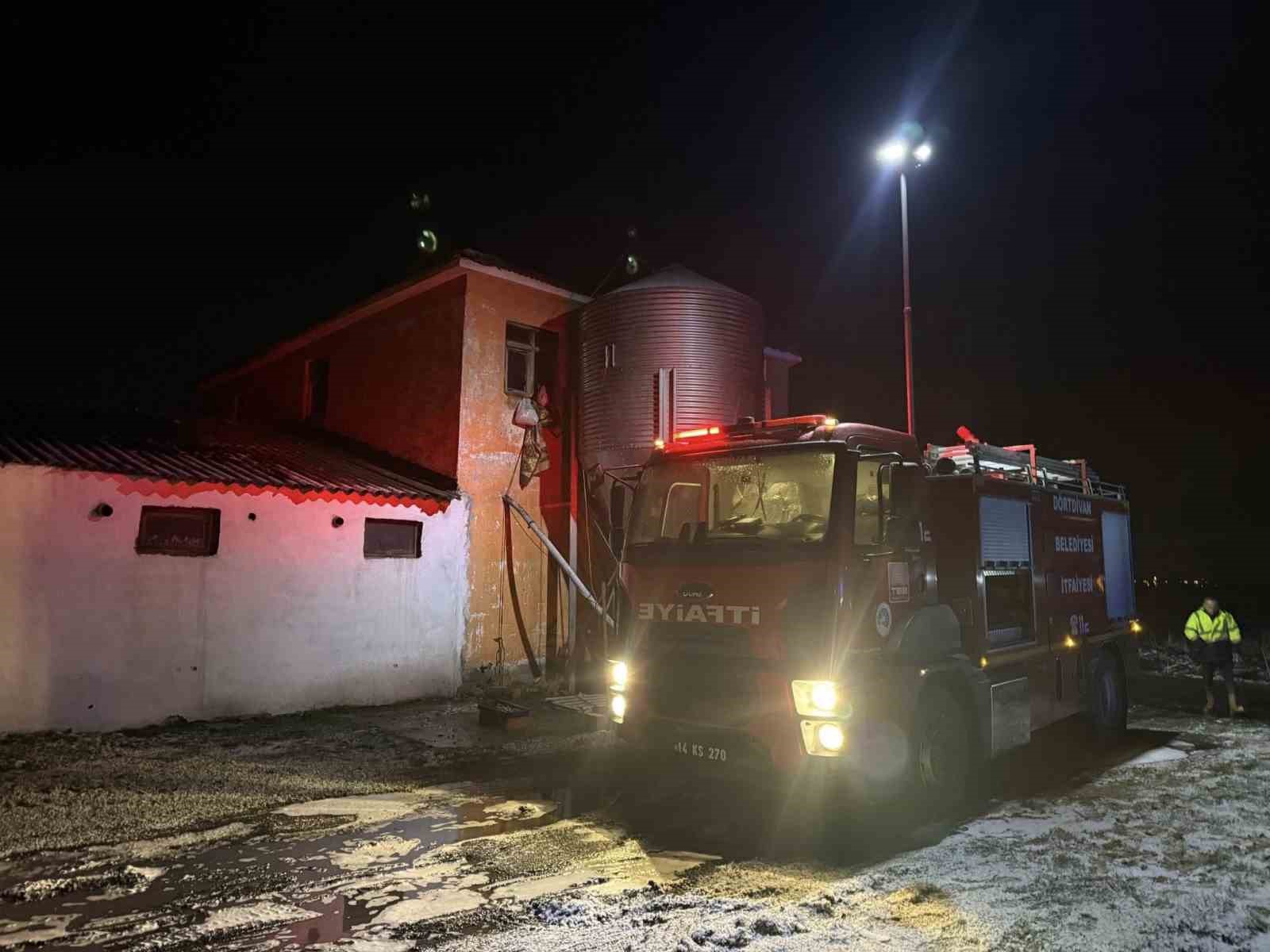 boluda bacadan cikan yangin 2 katli evin catisini sardi 1 FgbLcBEQ