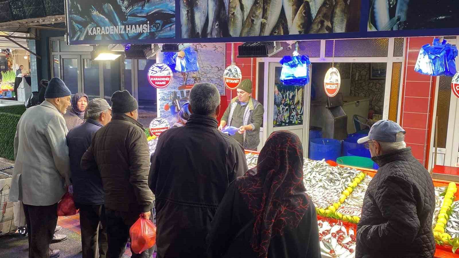 boluda balik tezgahlarinda hamsi bollugu 5 t9QXImZv