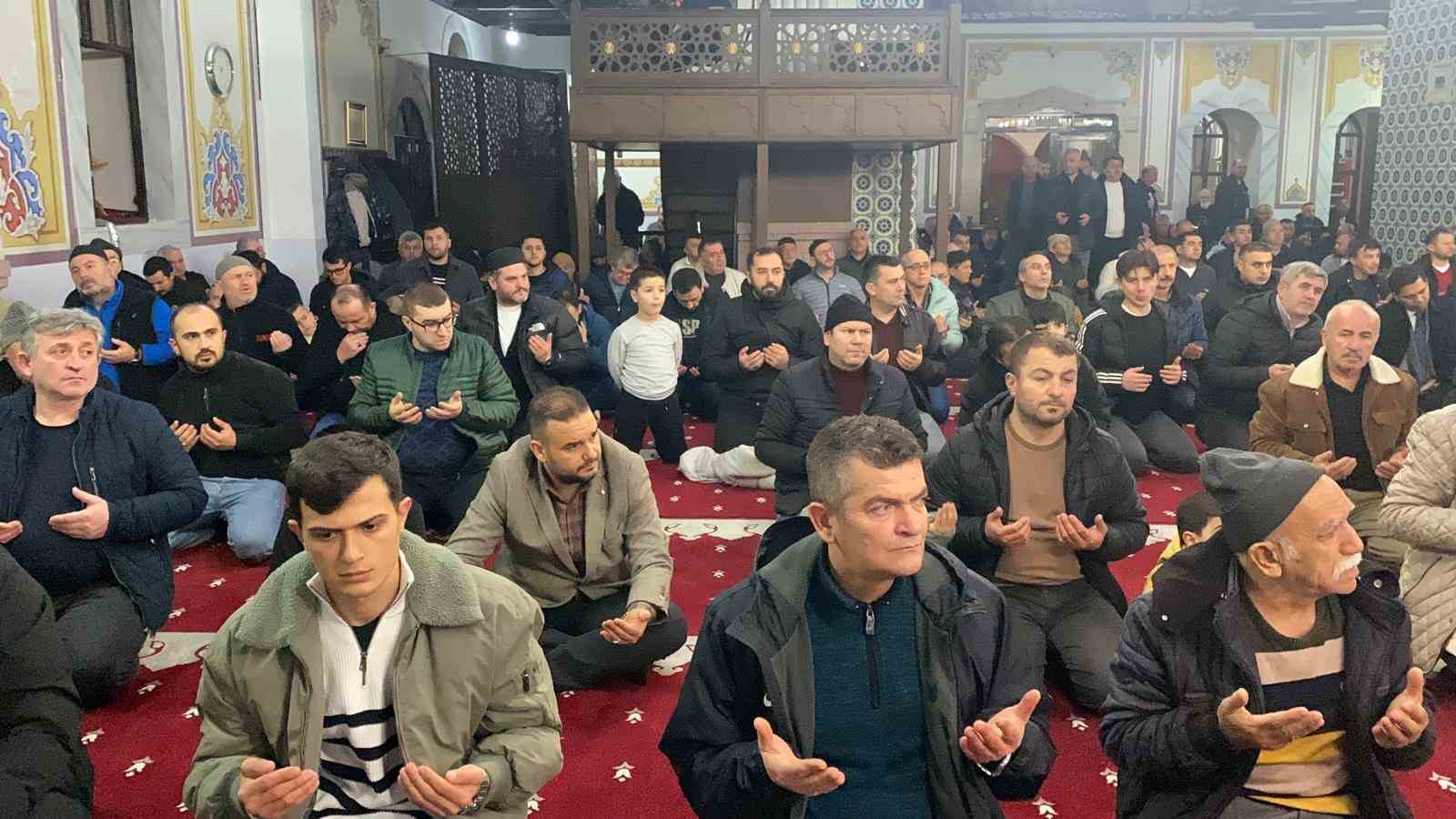 boluda berat kandilinde camiler doldu tasti 1 3mieyDsr
