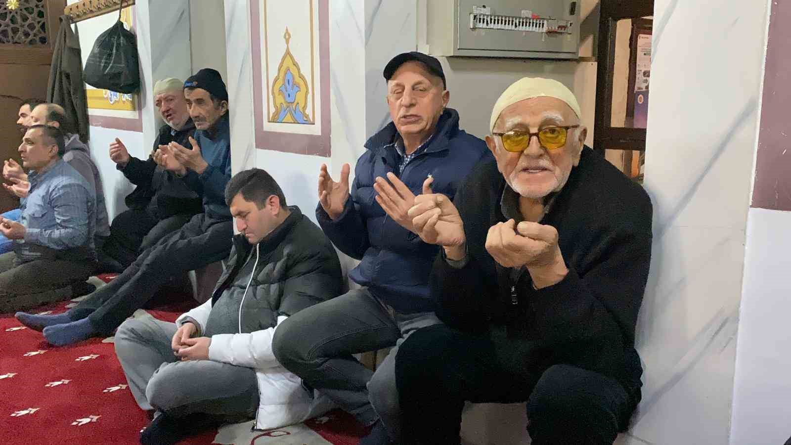 boluda berat kandilinde camiler doldu tasti 2 CITSFsdB