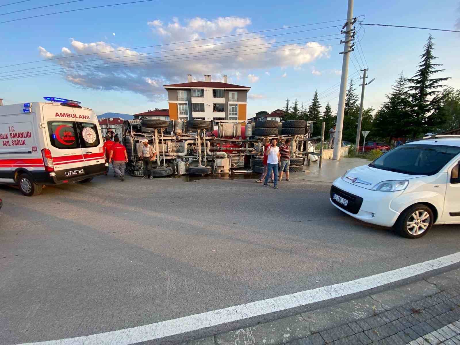 boluda beton mikseri devrildi 1 yarali 2 AGhNKTL3