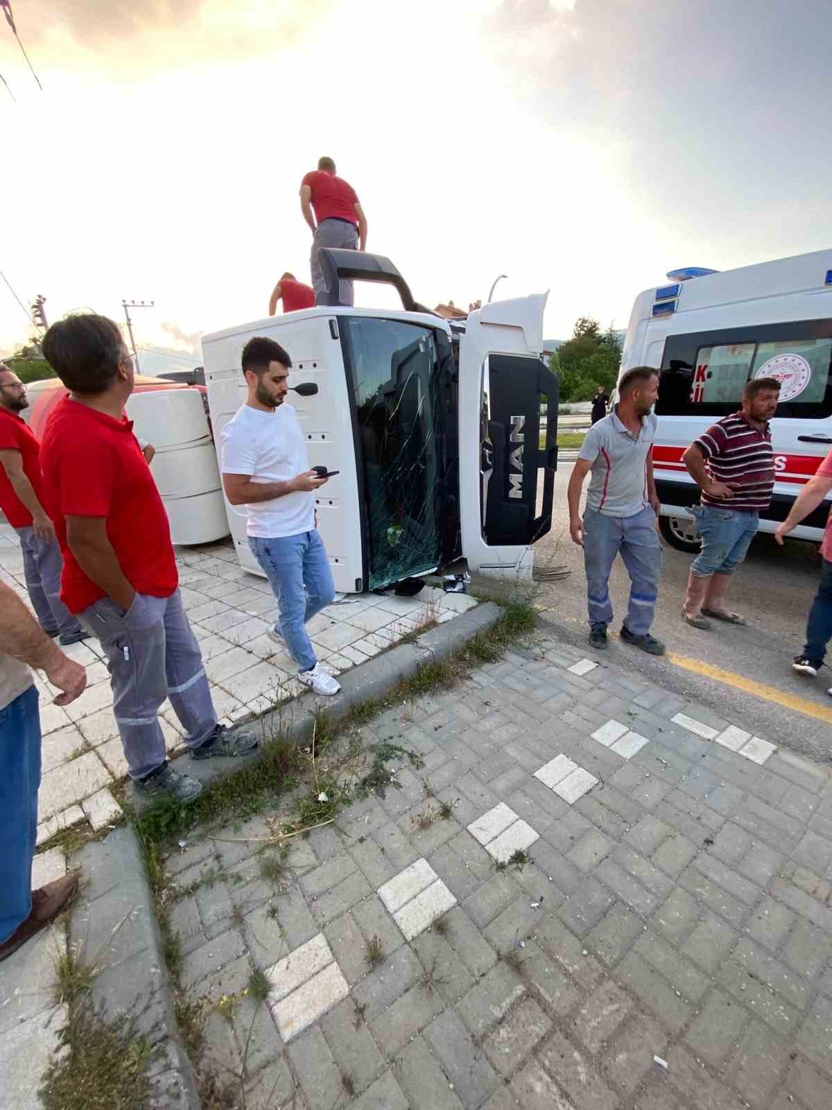 boluda beton mikseri devrildi 1 yarali 3 iHQ1rnzS